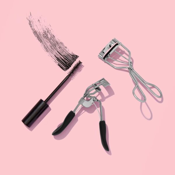 e.l.f. Pro Eyelash Curler, Strong, Contoured, Eye-Opening, Voluminous Lashes, Includes Additional Rubber Replacement Pad, Silver
